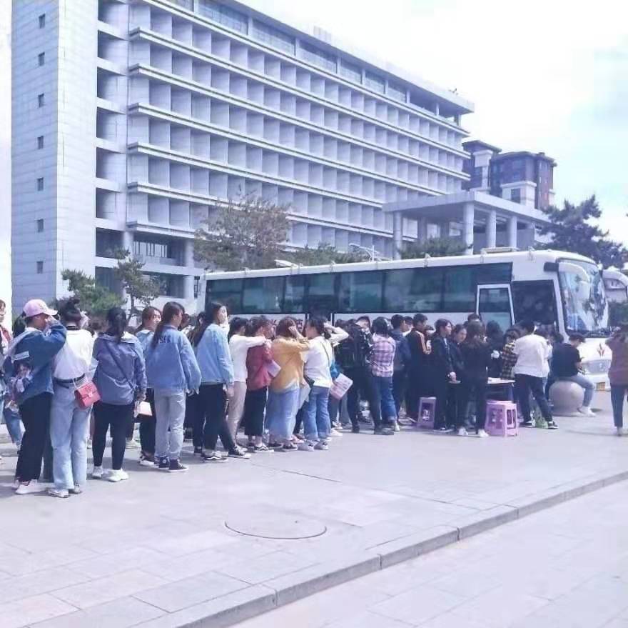 情暖夏日，热血奉献––鸿德学子凝聚献血82500毫升！