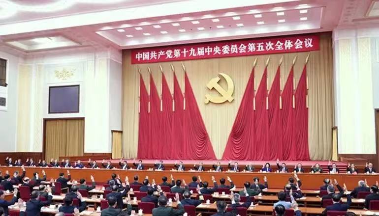 内蒙古鸿德文理学院师生热议党的十九届五中全会