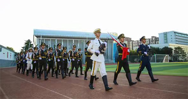 内蒙古鸿德文理学院举行“迎国庆”升旗仪式