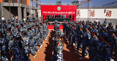 内蒙古鸿德文理学院举行2022级新生军训闭营仪式