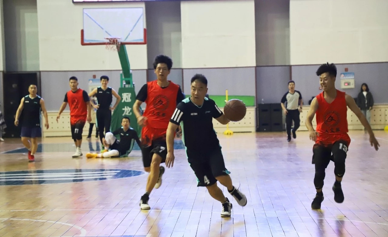 内蒙古鸿德文理学院第六届篮球联赛顺利开幕