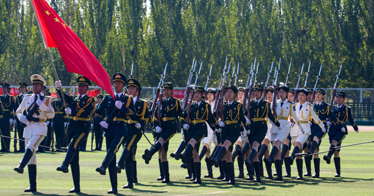 学院国旗护卫队参加第23个全民国防教育日活动