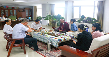 蒙古国达尔汗学院巴图德力格尔院长一行到内蒙古鸿德文理学院访问交流