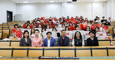 学院举办“镂刻时光 剪出匠心”非遗剪纸进校园主题活动