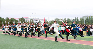 学院举行庆祝中华人民共和国成立75周年升旗仪式