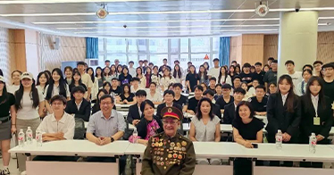 学院工程管理系邀94岁老战士戴海山宣讲红色故事