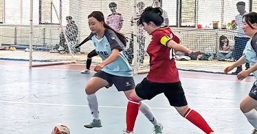 学院教育系在“院长杯”校园女子足球赛决赛中夺冠