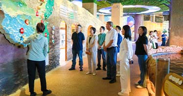 学院党委副书记张雪玉一行到蒙草集团访企拓岗