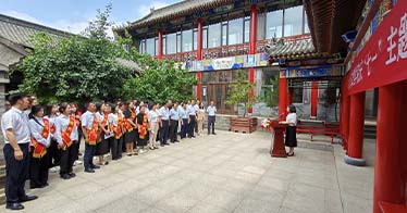 学院举办庆“七一”主题党日活动暨表彰大会