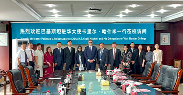 巴基斯坦驻华大使卡里尔·哈什米访问学院