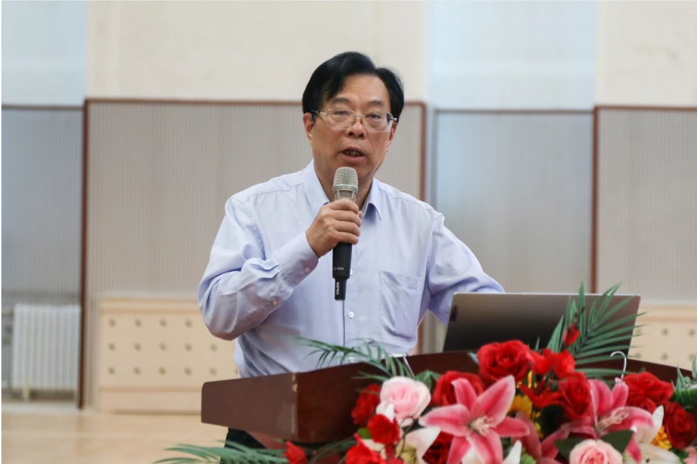 开学第一天叶志镇院士做客鸿德大讲堂