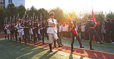 学院举行庆祝中华人民共和国成立76周年升国旗仪式