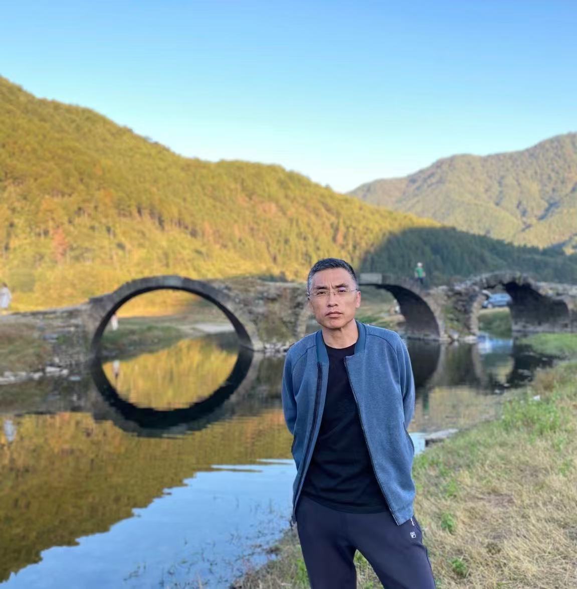 汪洋.jpg 汪洋.jpg